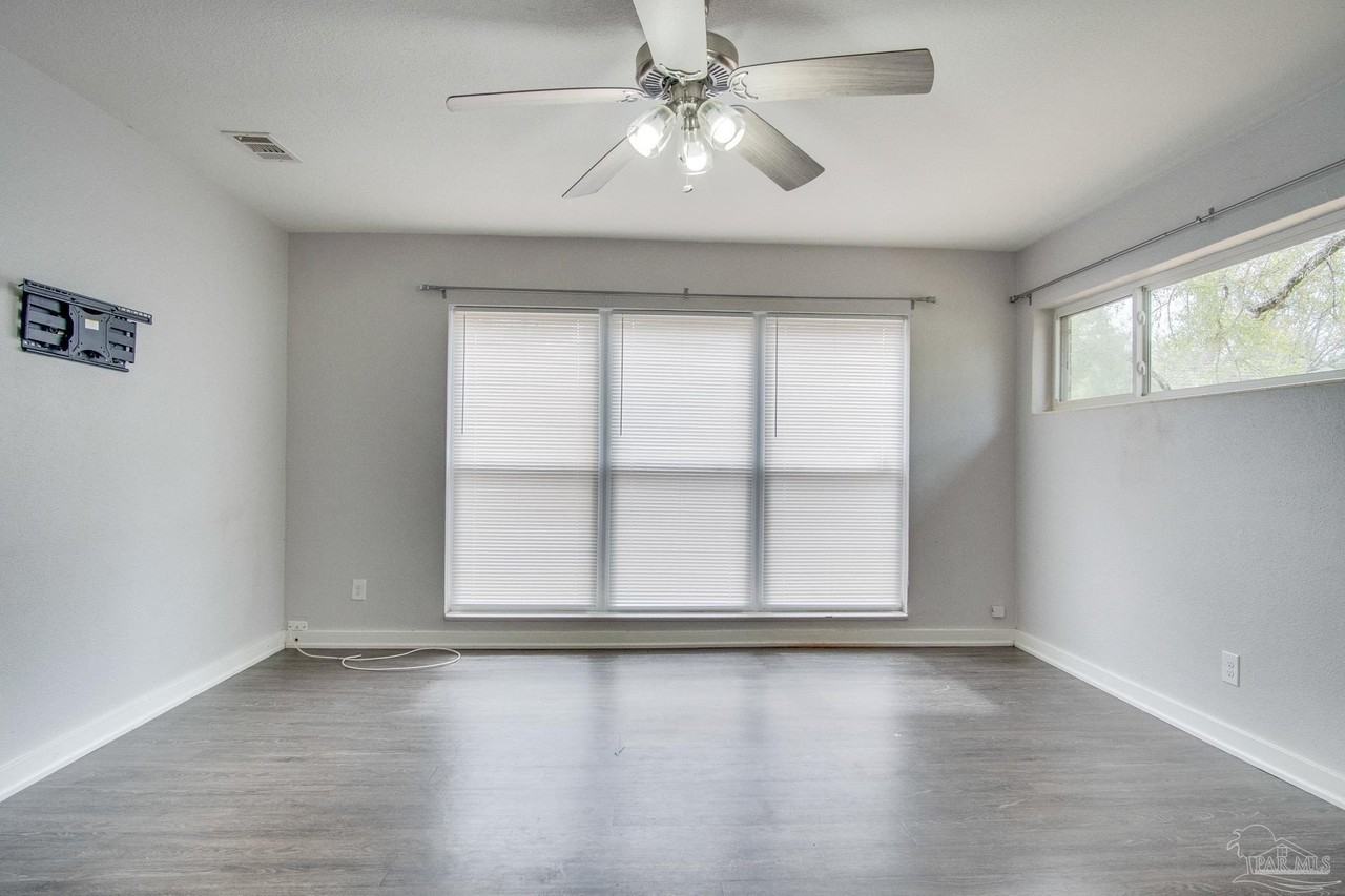 1004 Kearny Dr - Photo 4 of 24