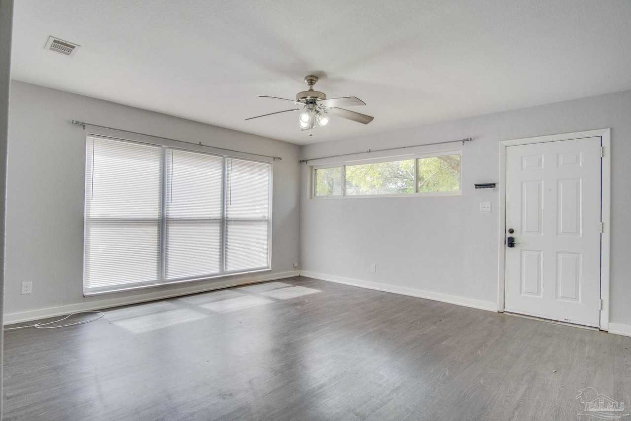 1004 Kearny Dr - Photo 5 of 24