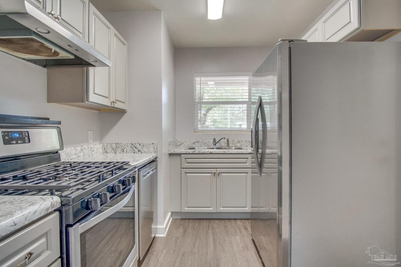 1004 Kearny Dr - Photo 6 of 24