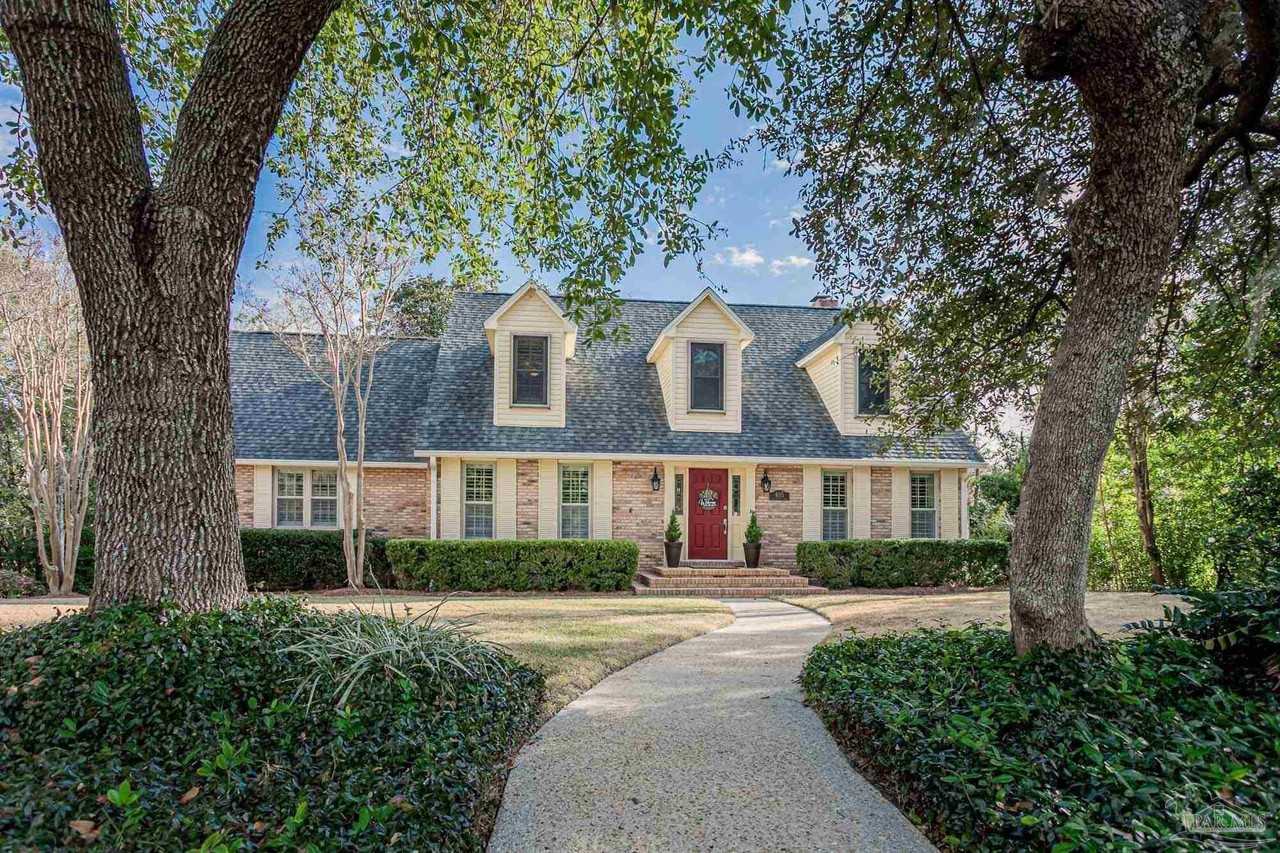 405 Canterbury Ln - Photo 2 of 30