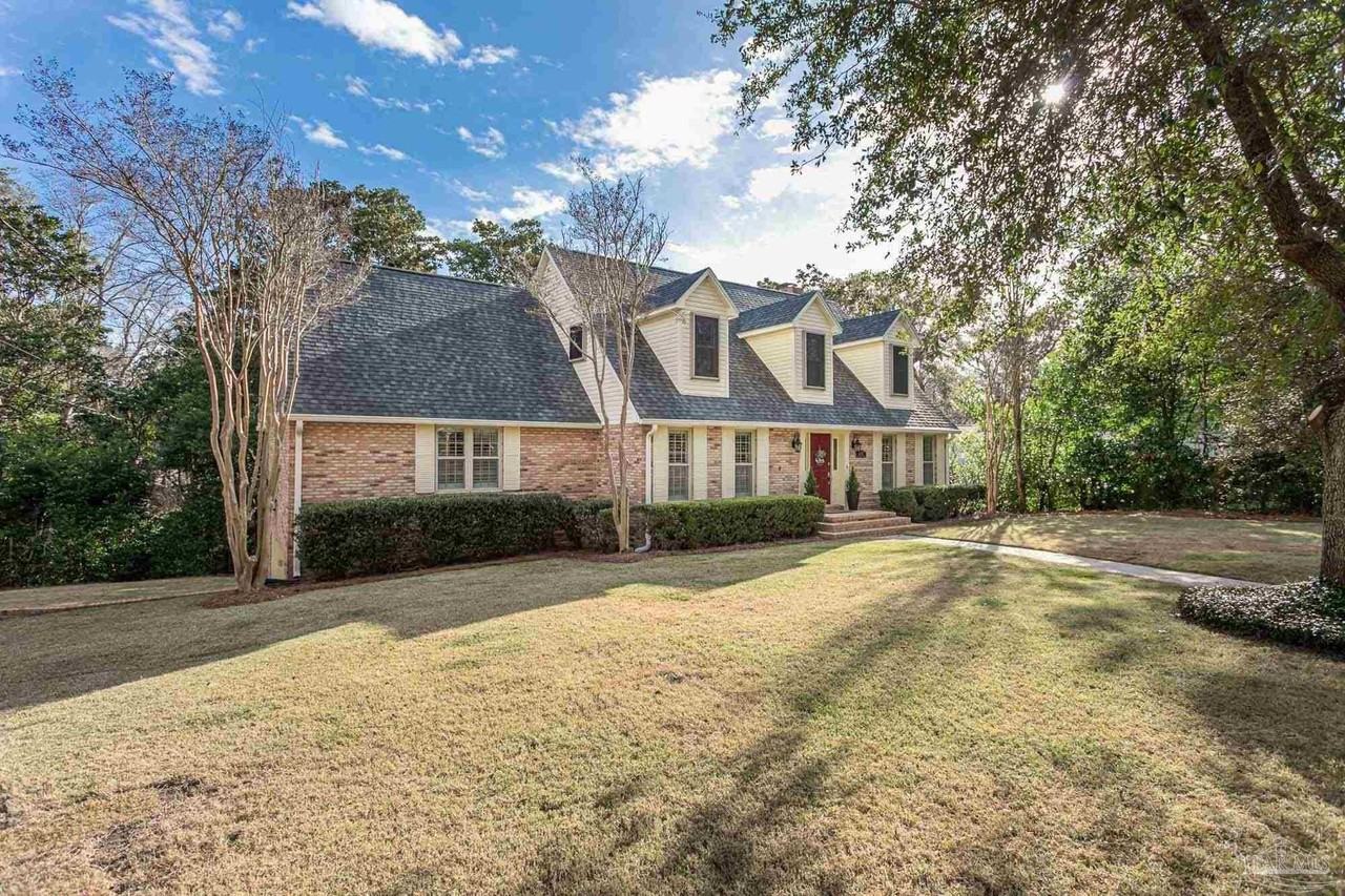 405 Canterbury Ln - Photo 3 of 30