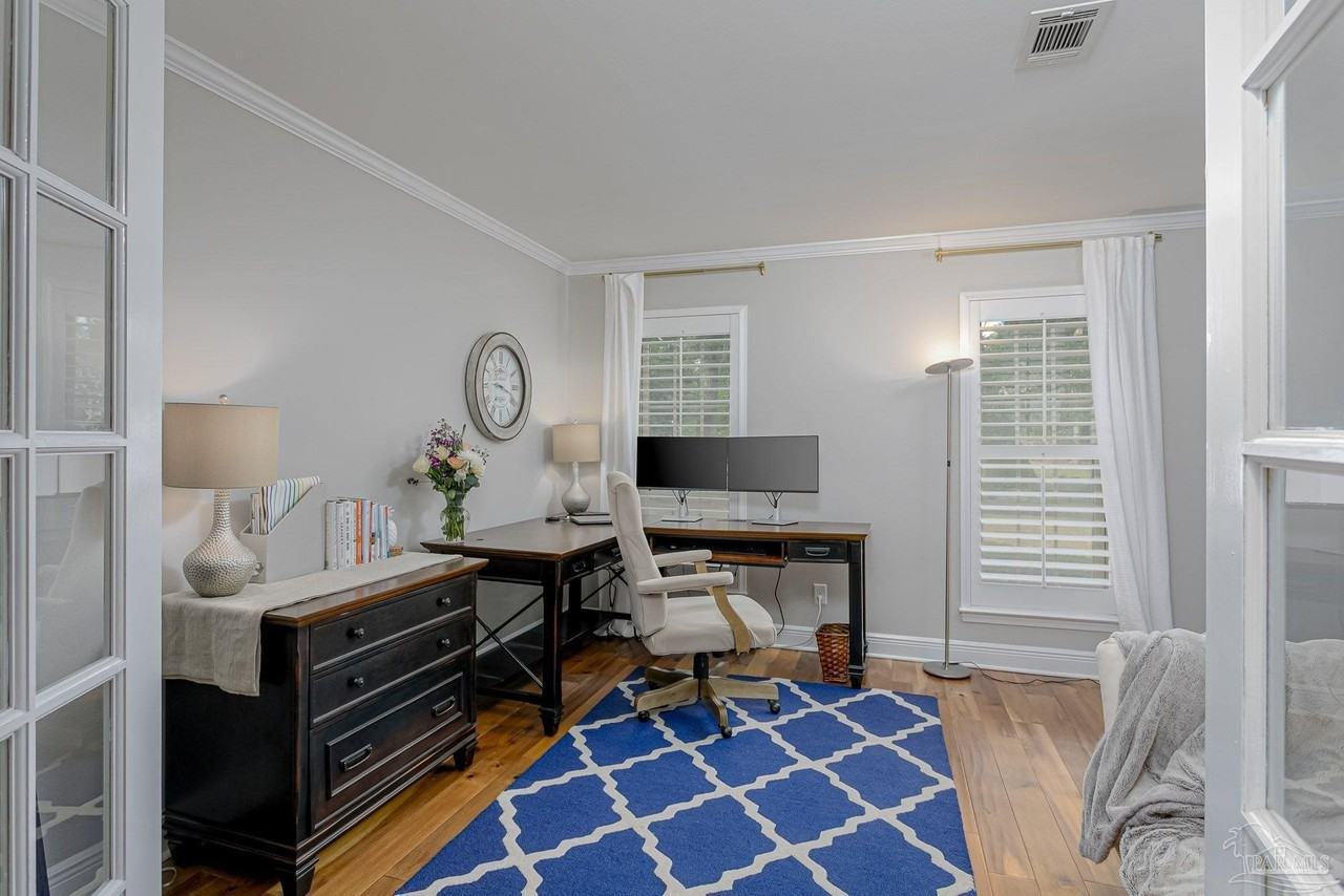 405 Canterbury Ln - Photo 5 of 30