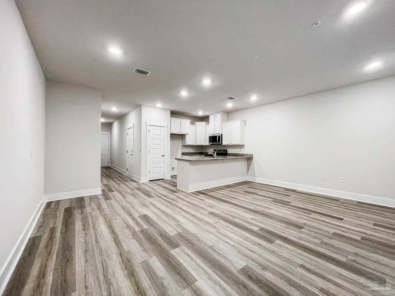 9455 Nature Creek Ln - Photo 4 of 31