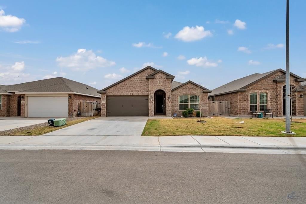 3107 Mearns Ct - Photo 2 of 35