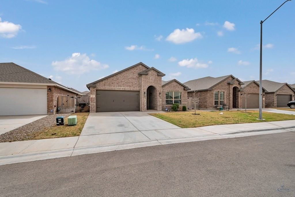 3107 Mearns Ct - Photo 3 of 35