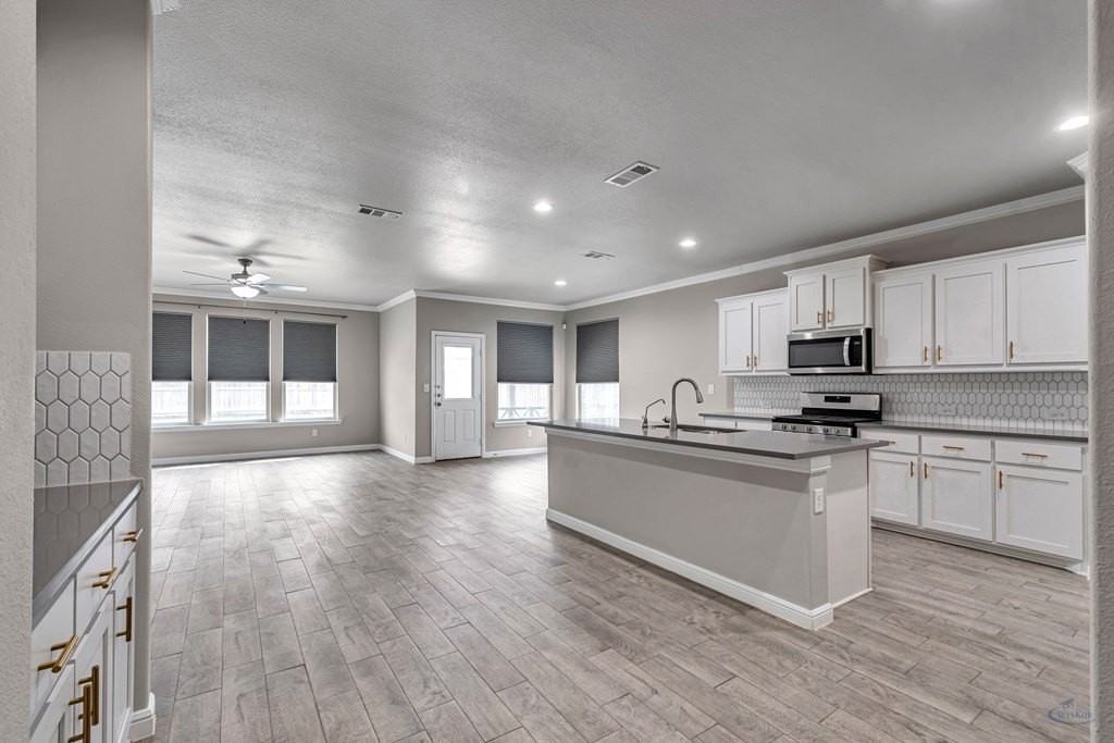 3107 Mearns Ct - Photo 7 of 35