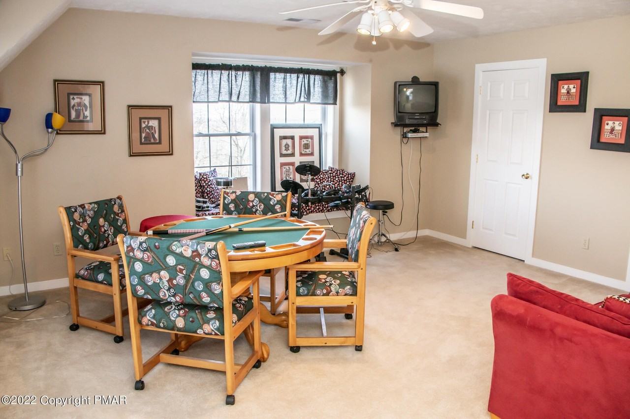 554 Pinecrest Dr - Photo 3 of 33