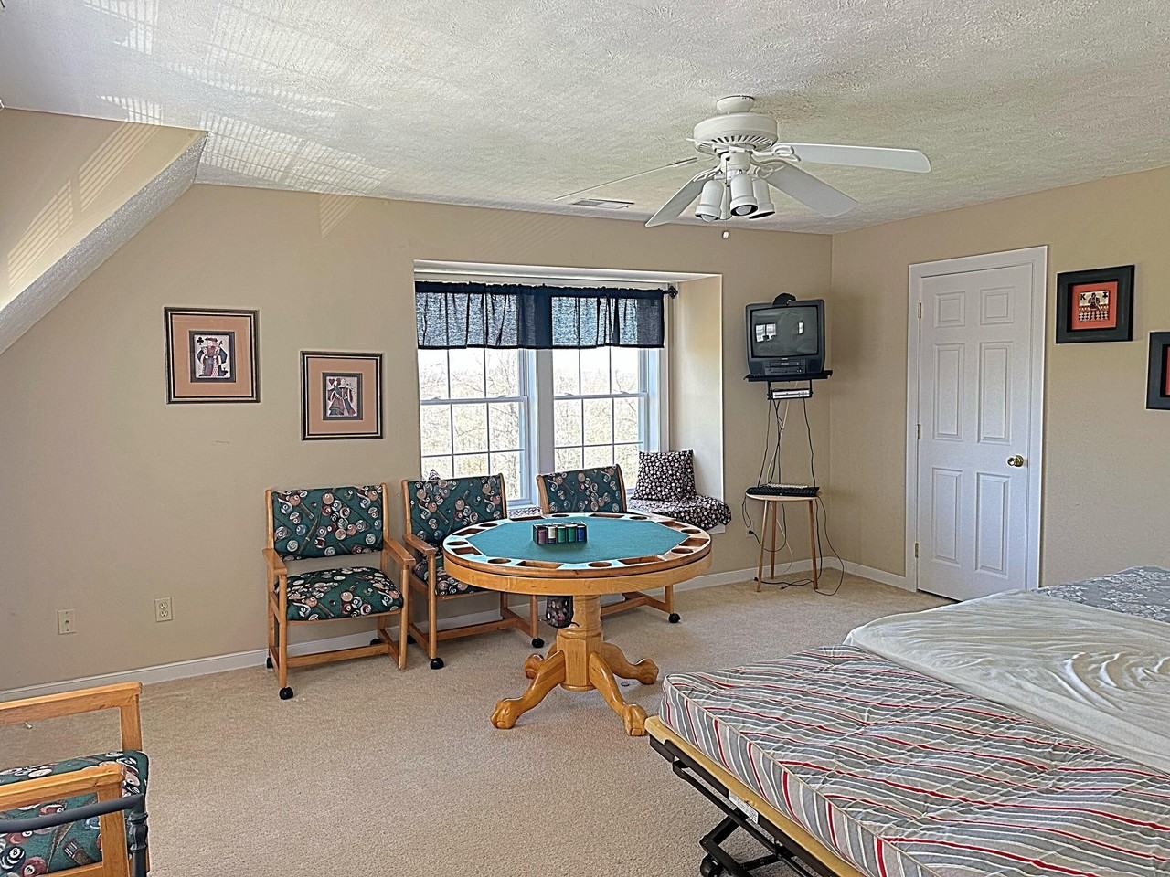 554 Pinecrest Dr - Photo 4 of 33