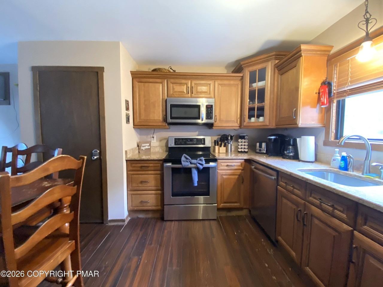 221 Cross Country Ln - Photo 5 of 35