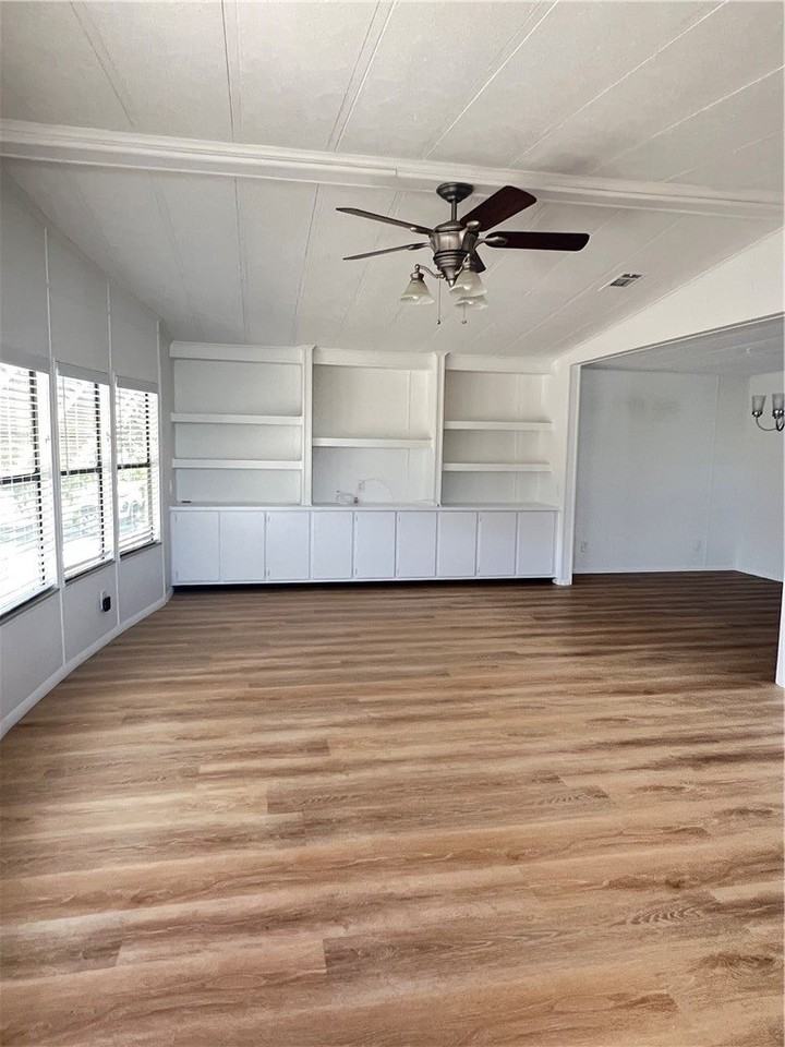 812 Oleander Cir - Photo 3 of 30