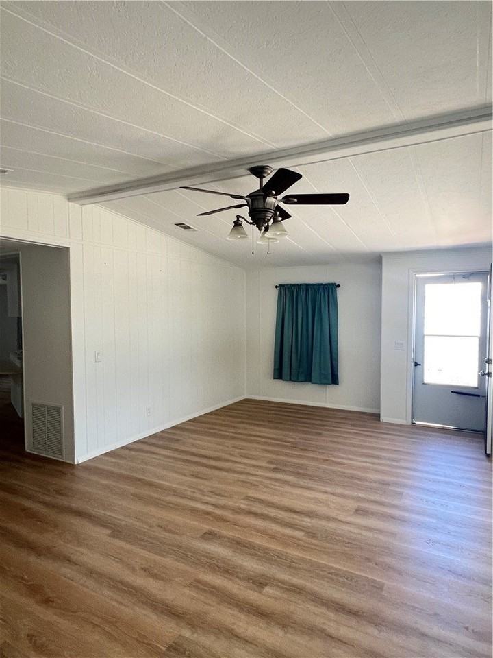 812 Oleander Cir - Photo 5 of 30