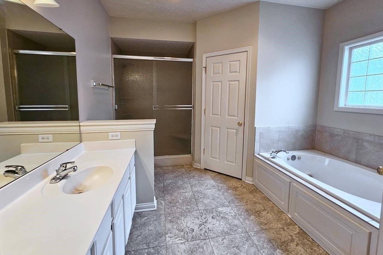 1370 Trillium Ln - Photo 5 of 7