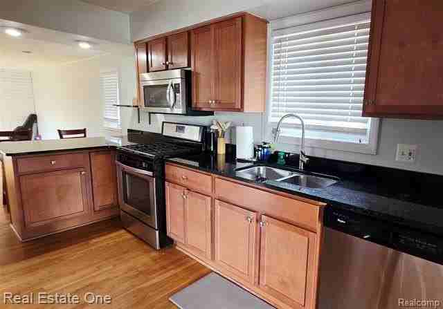 4217 Crooks Rd - Photo 7 of 17