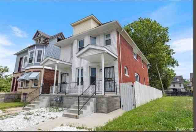 885 Clairmount St - Photo 2 of 11