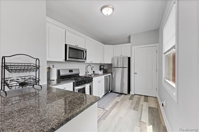 885 Clairmount St - Photo 6 of 11