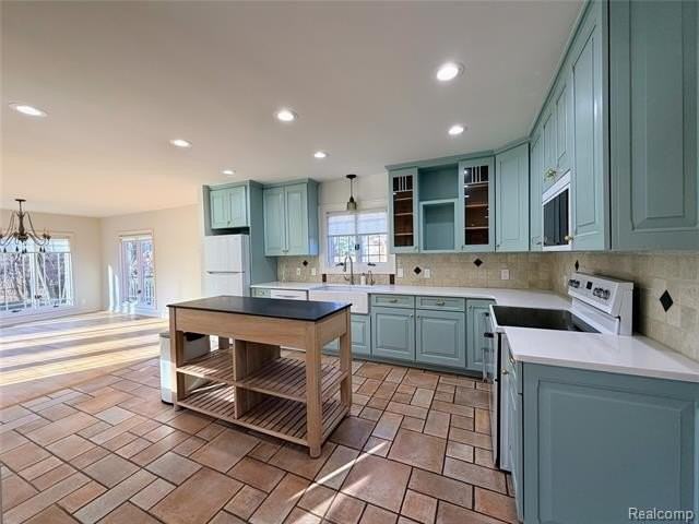 1648 Yorkshire Rd - Photo 2 of 9