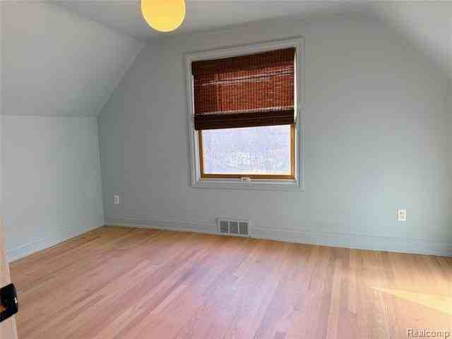 1648 Yorkshire Rd - Photo 5 of 9