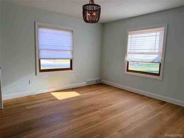 1648 Yorkshire Rd - Photo 6 of 9