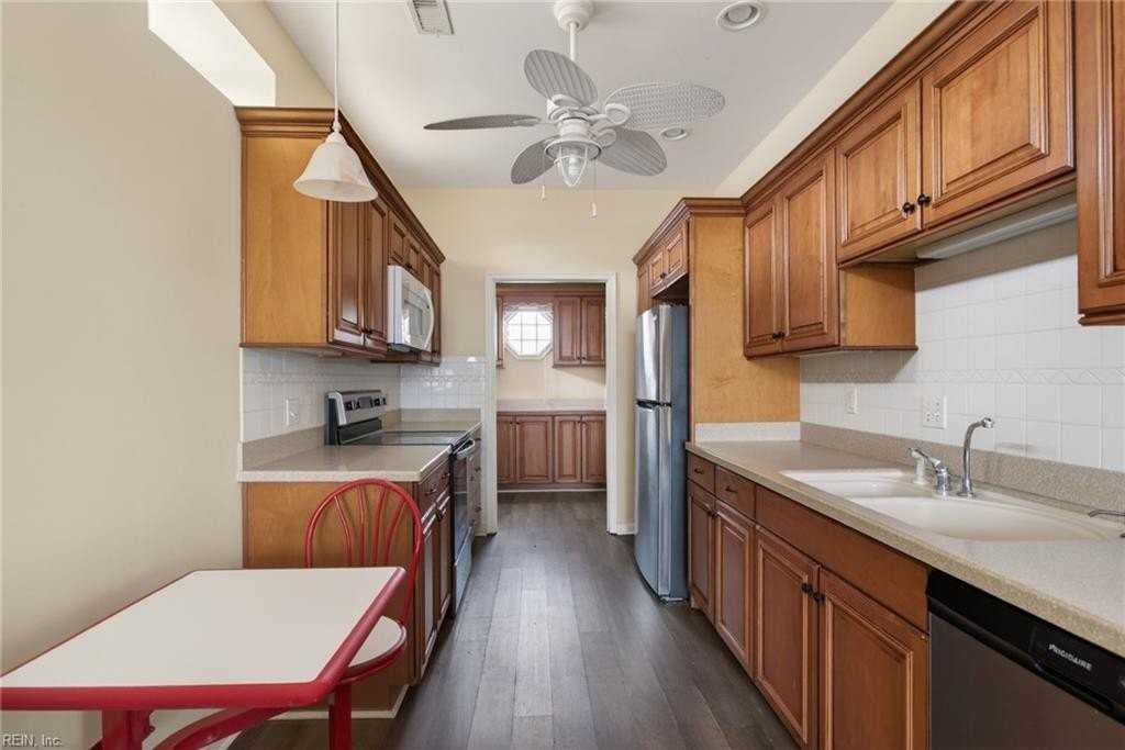 1019 Little Bay Ave - Photo 6 of 36