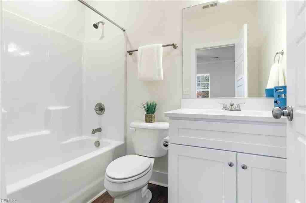 2921 Pretty Lake Ave - Photo 7 of 26