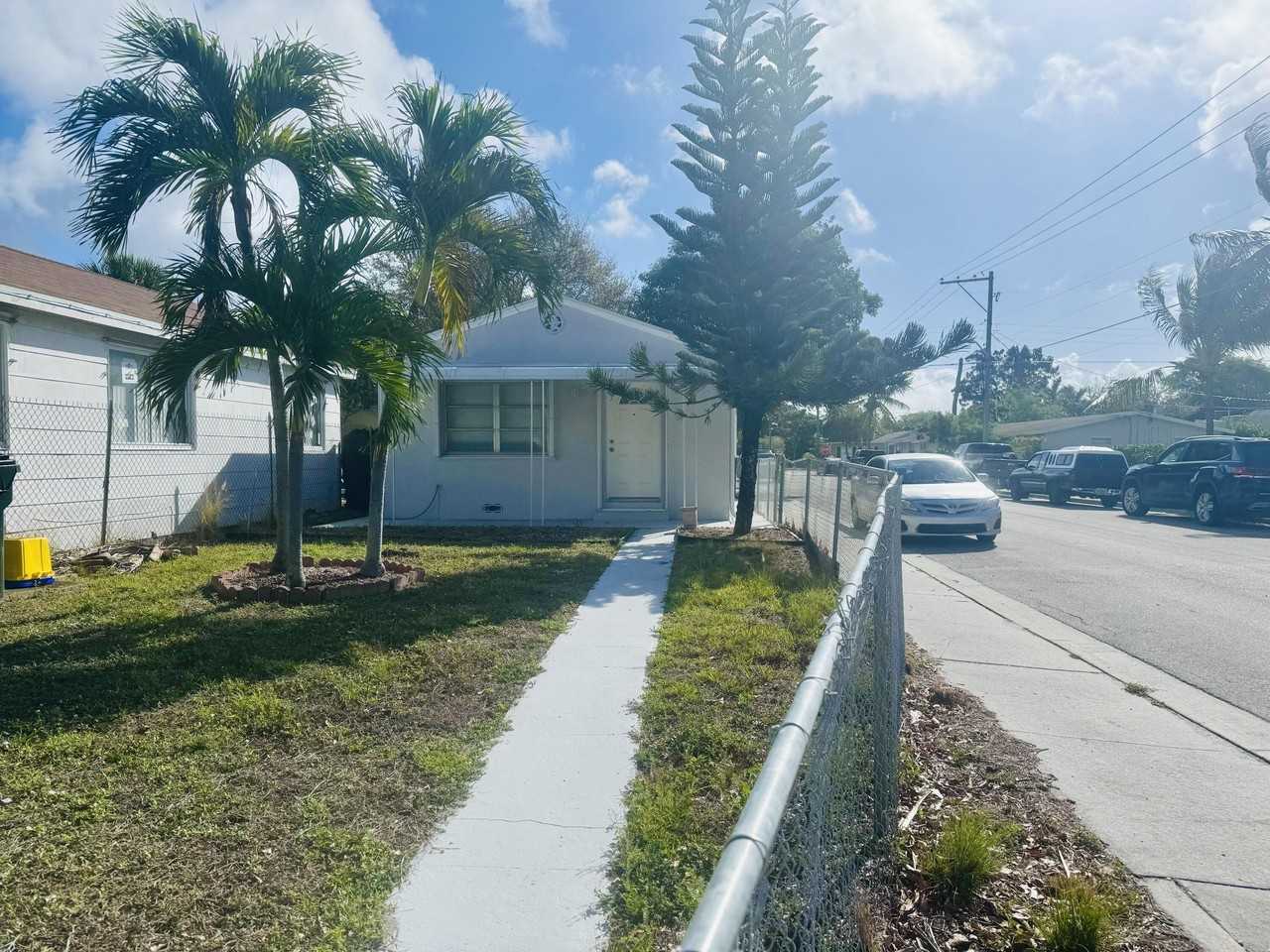 602 N D St - Photo 2 of 6