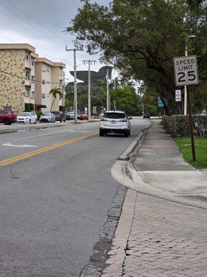 304 Se 4th Ave Unit 1-2 - Photo 5 of 11