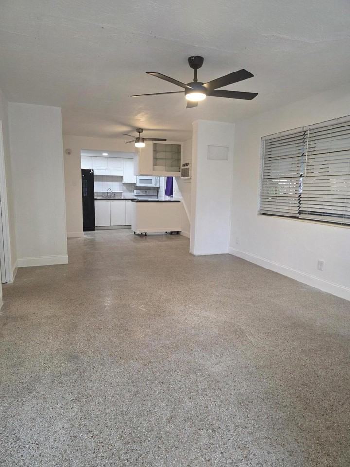 304 Se 4th Ave Unit 1-2 - Photo 7 of 11