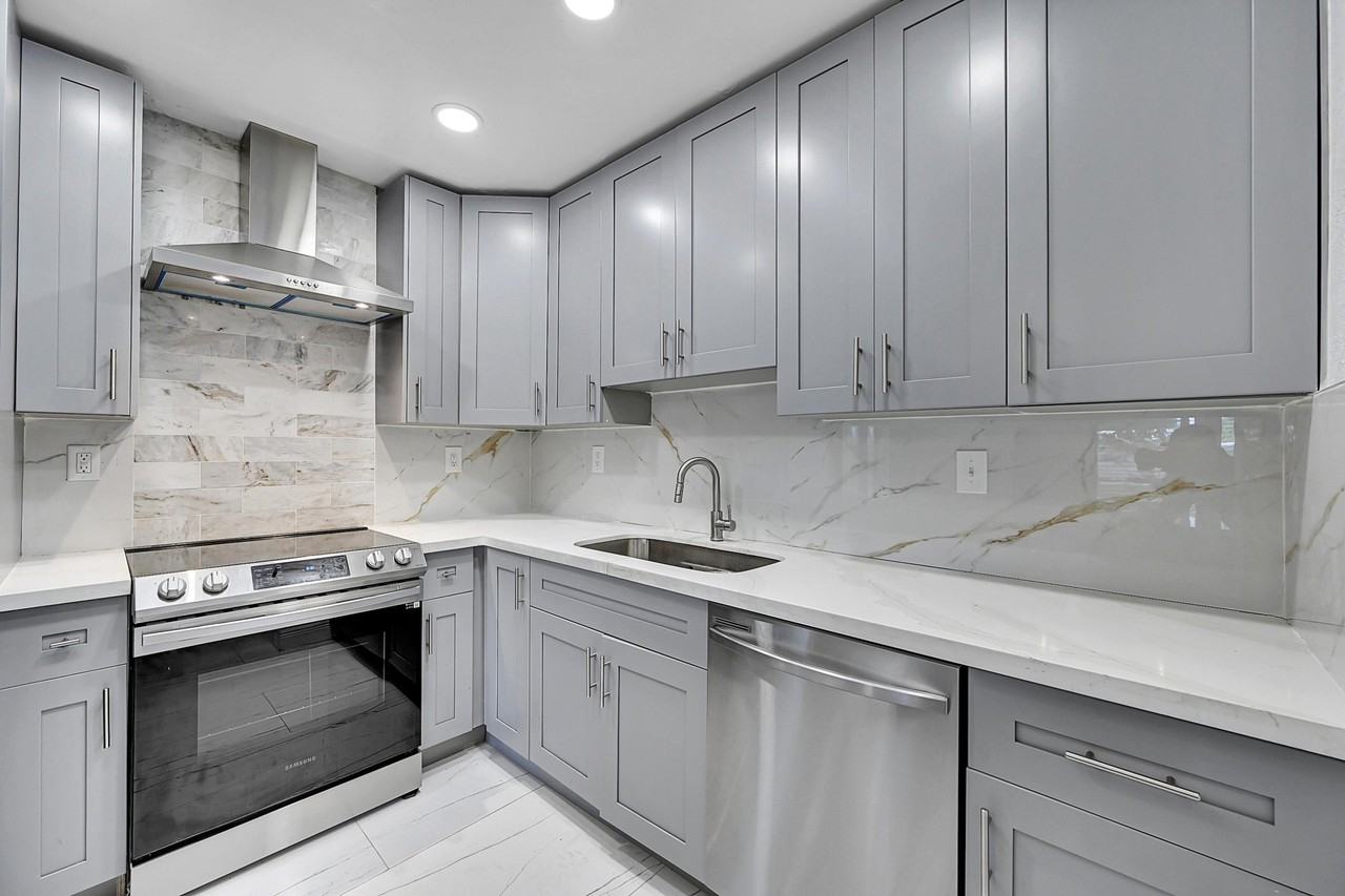 1181 Sw 4th Ter - Photo 3 of 24