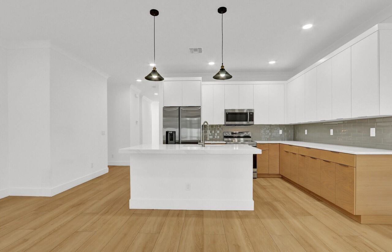 6810 Church St - Photo 7 of 31