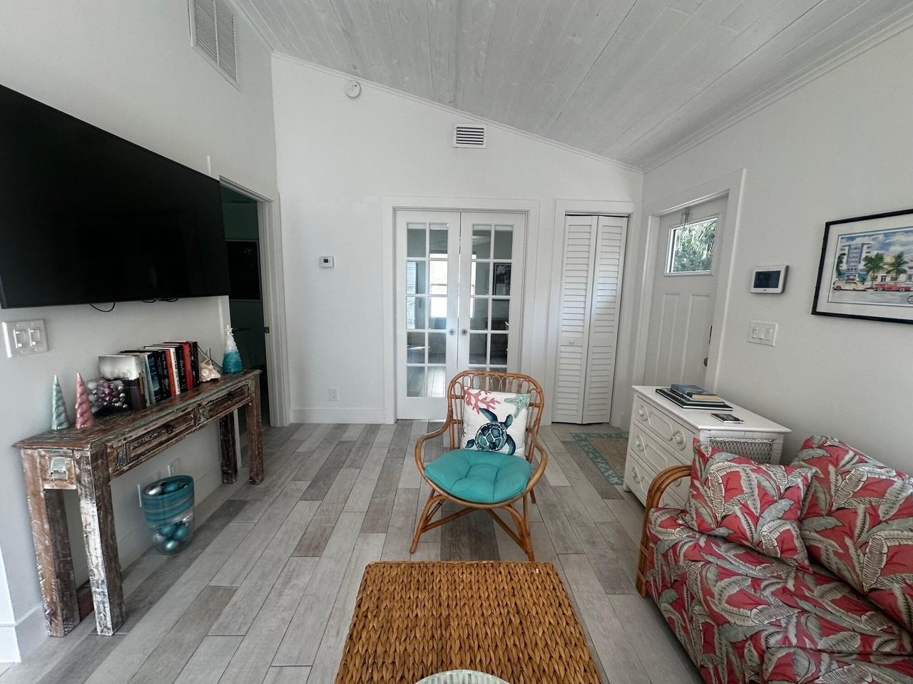 323 Ne 7th Ave Apt B - Photo 3 of 16