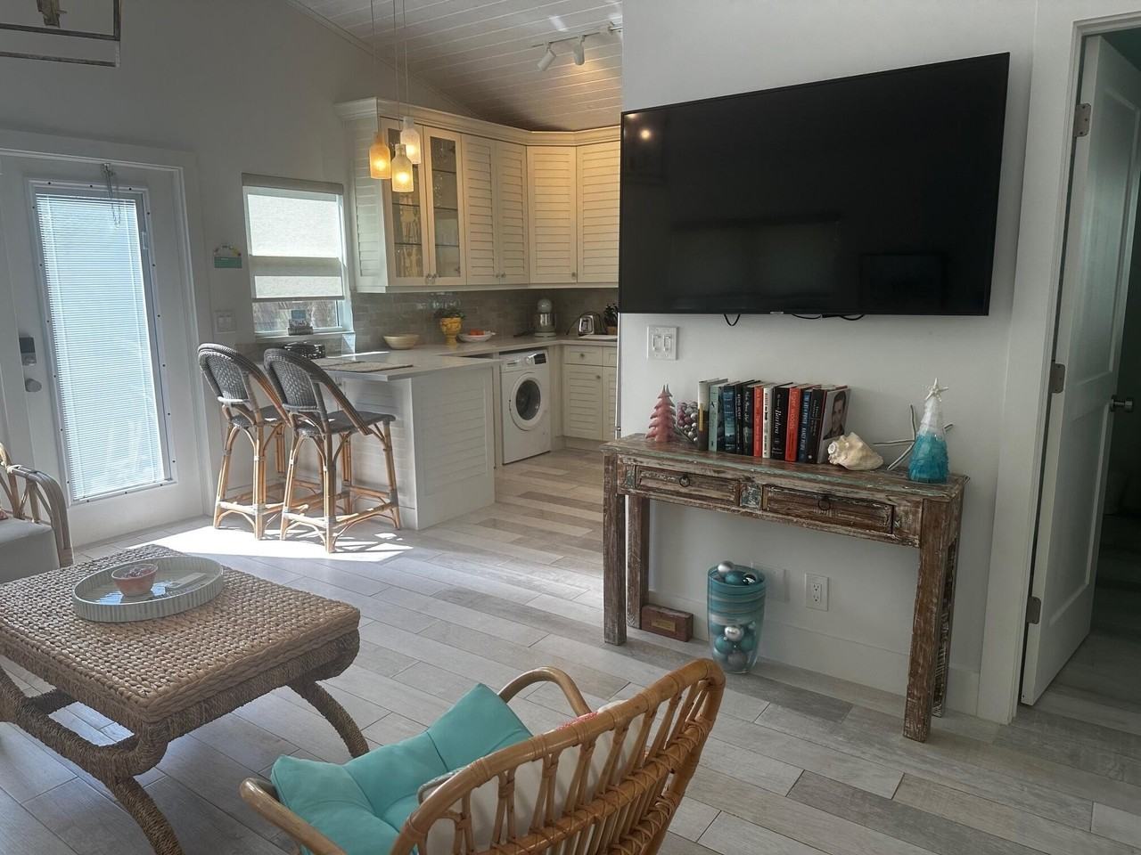 323 Ne 7th Ave Apt B - Photo 4 of 16