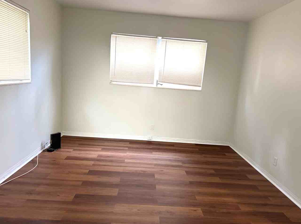 317 N 61st Ter Apt 6 - Photo 6 of 11