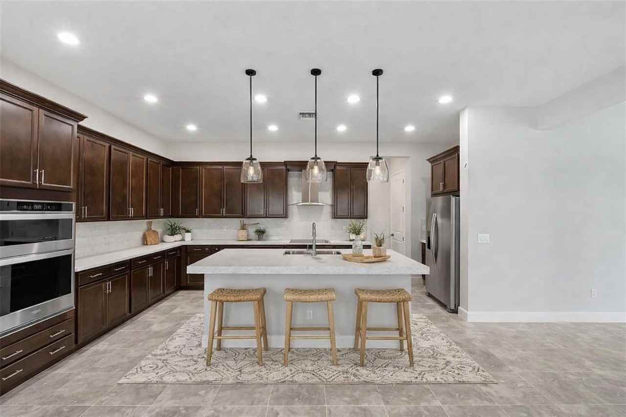 5229 Liberty Ln - Photo 3 of 15