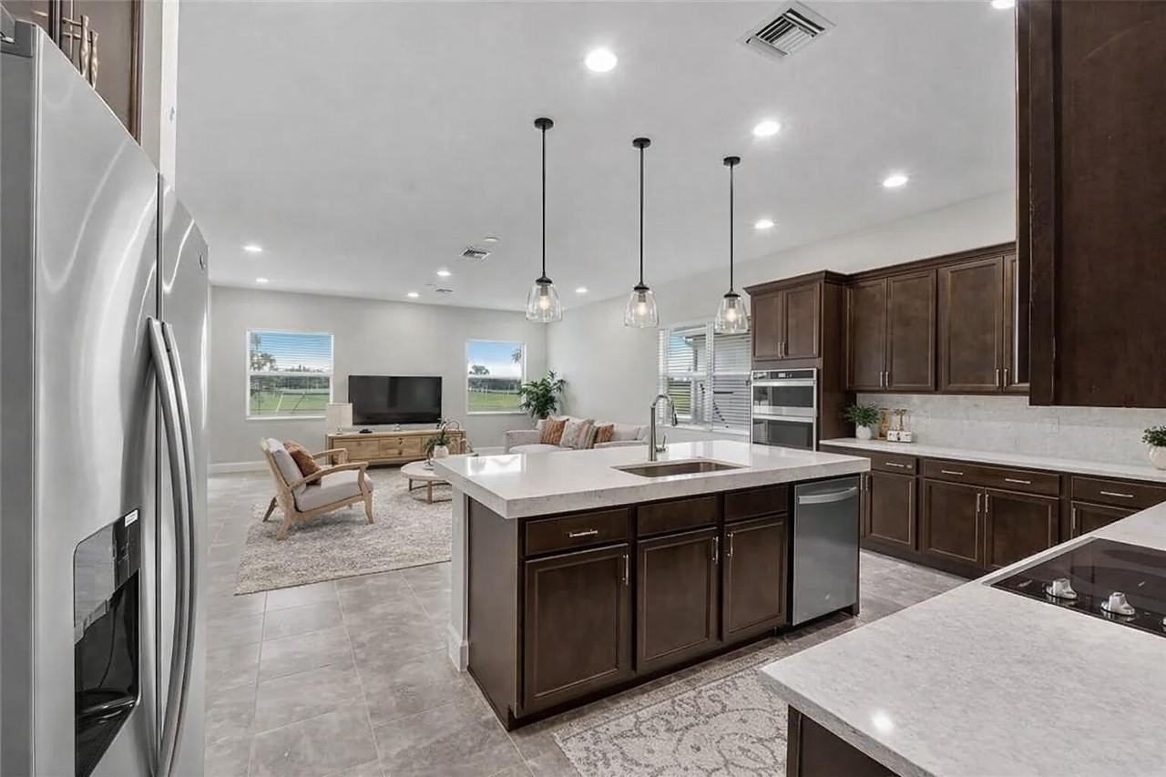 5229 Liberty Ln - Photo 4 of 15