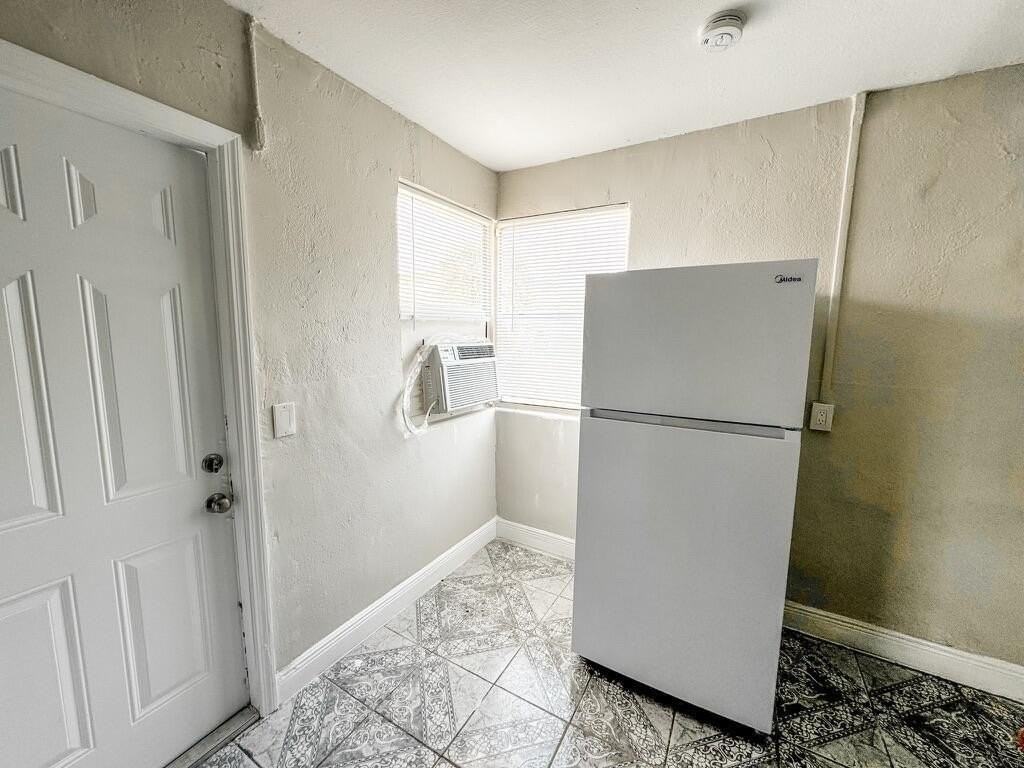 1010 9th St - Photo 3 of 13