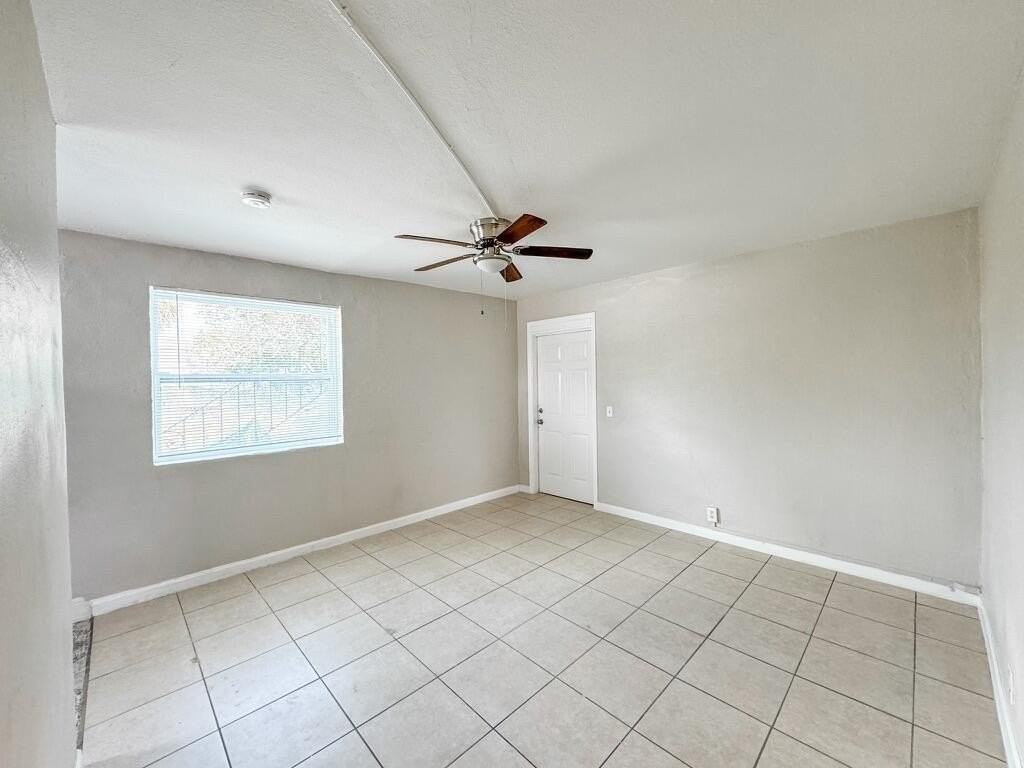 1010 9th St - Photo 4 of 13