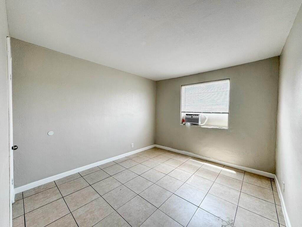 1010 9th St - Photo 5 of 13