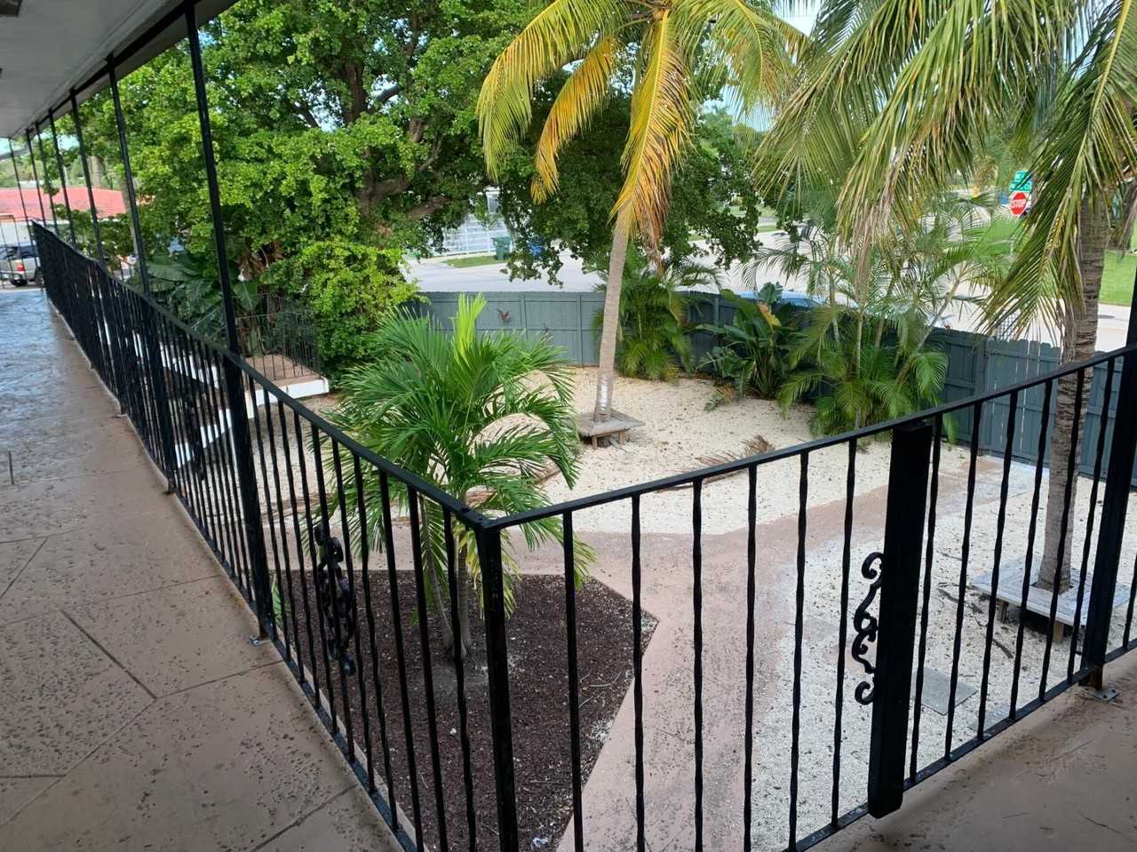 600 Ne 46th Ct Apt 3 - Photo 2 of 11