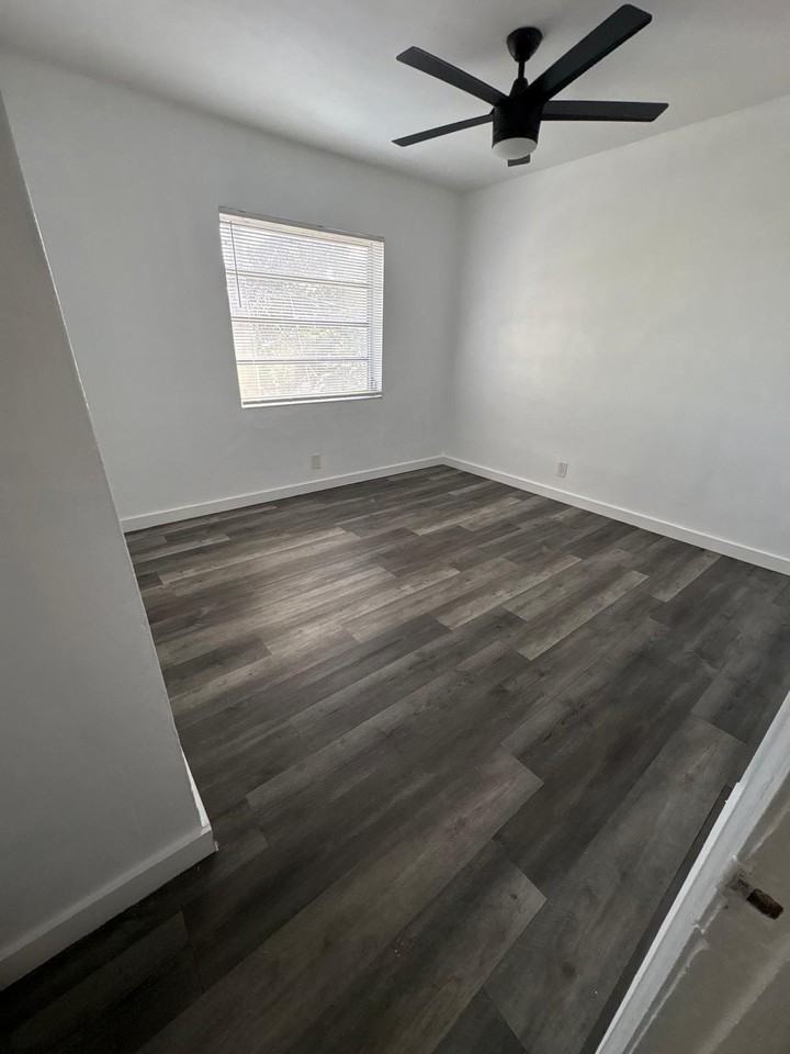 600 Ne 46th Ct Apt 3 - Photo 7 of 11