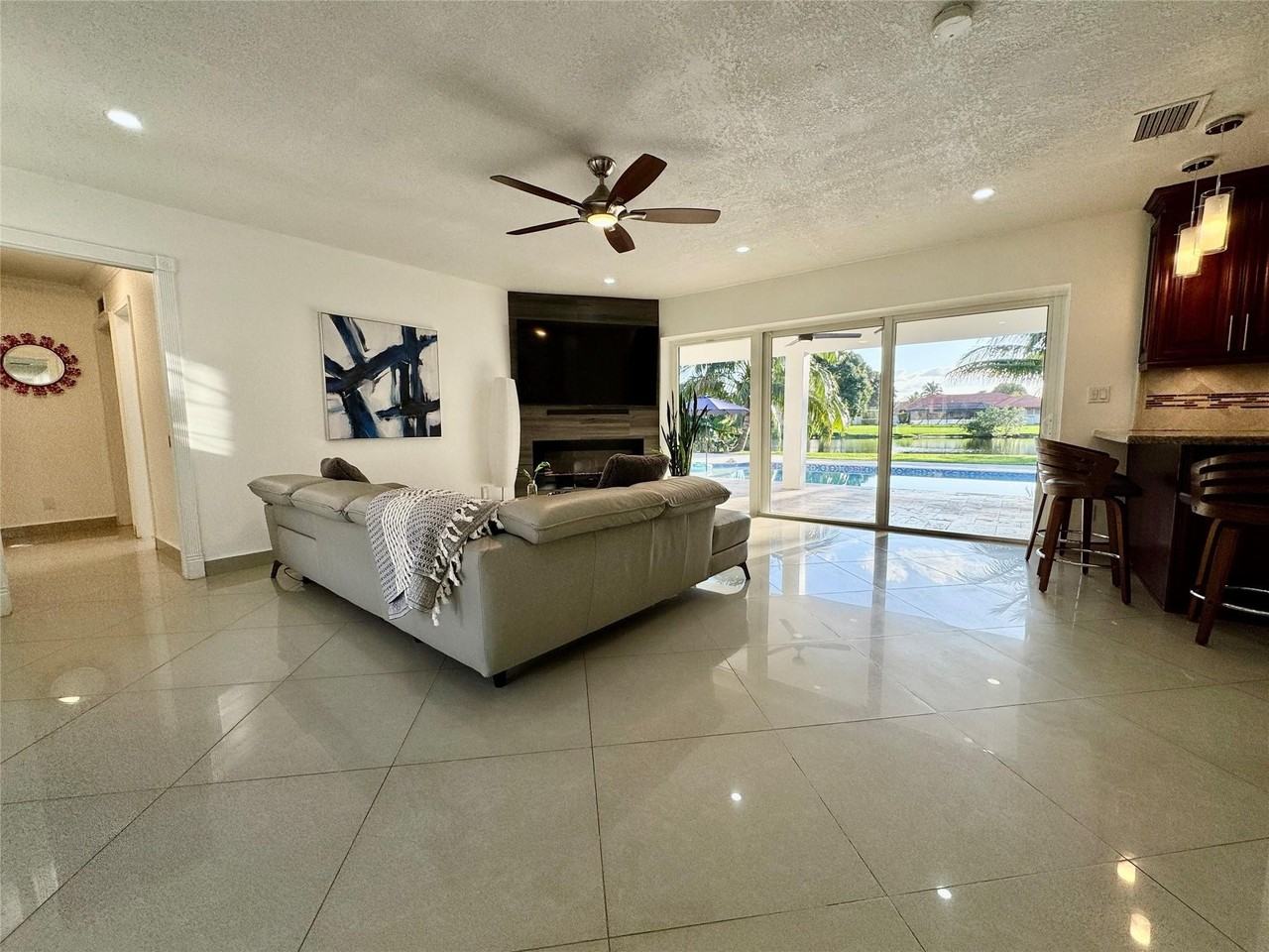 481 W Tropical Way - Photo 4 of 43