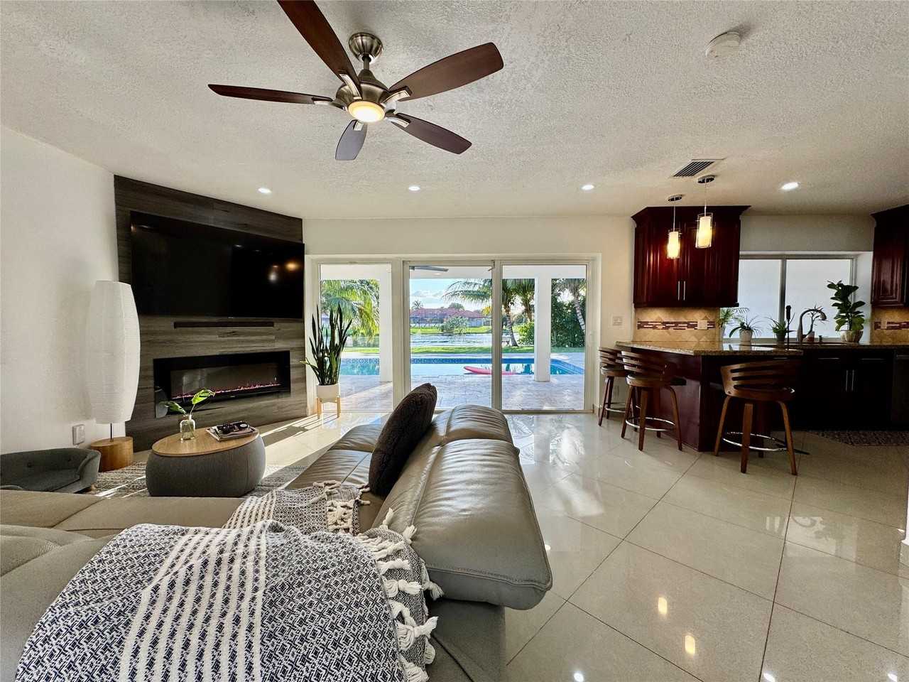 481 W Tropical Way - Photo 5 of 43