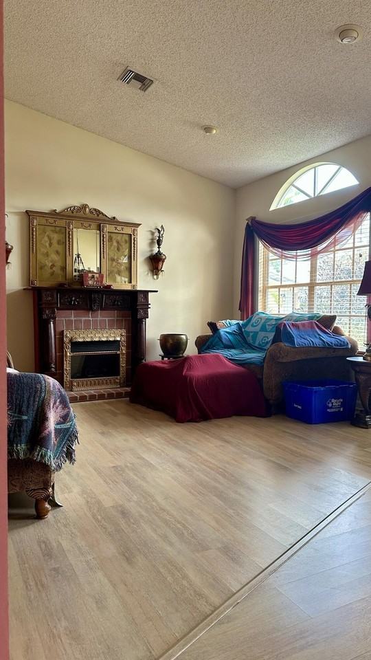 112 Princess Ct - Photo 6 of 24