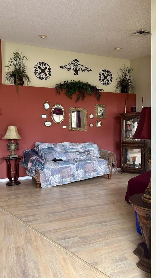 112 Princess Ct - Photo 7 of 24