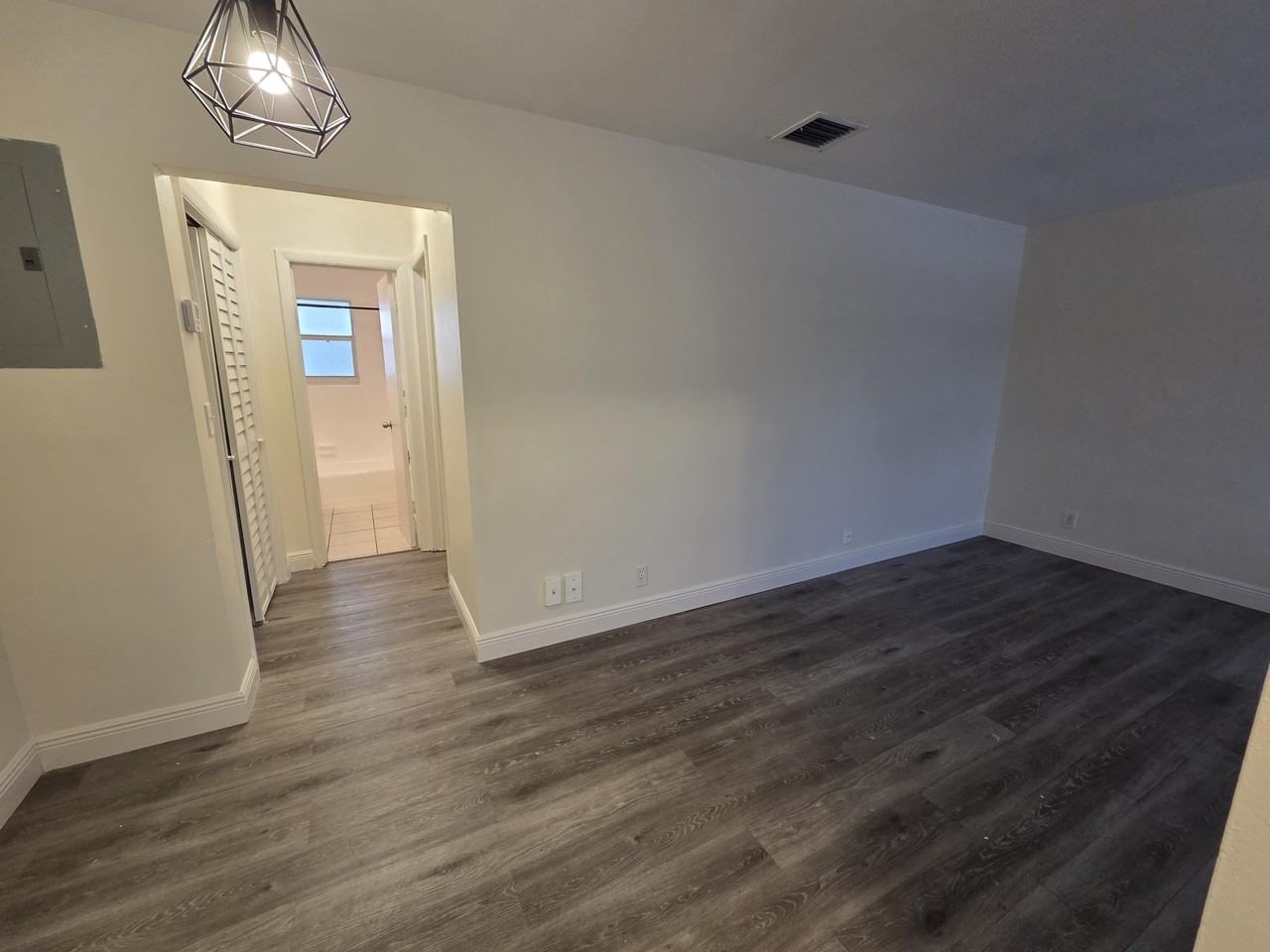 1810 Ne 56th St Apt 5 - Photo 5 of 16