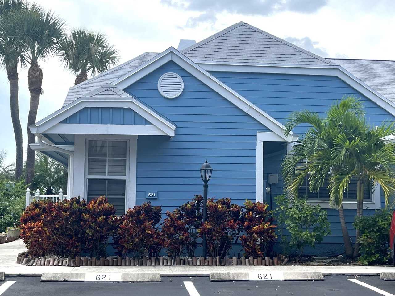 621 Ocean Dunes Cir - Photo 2 of 23