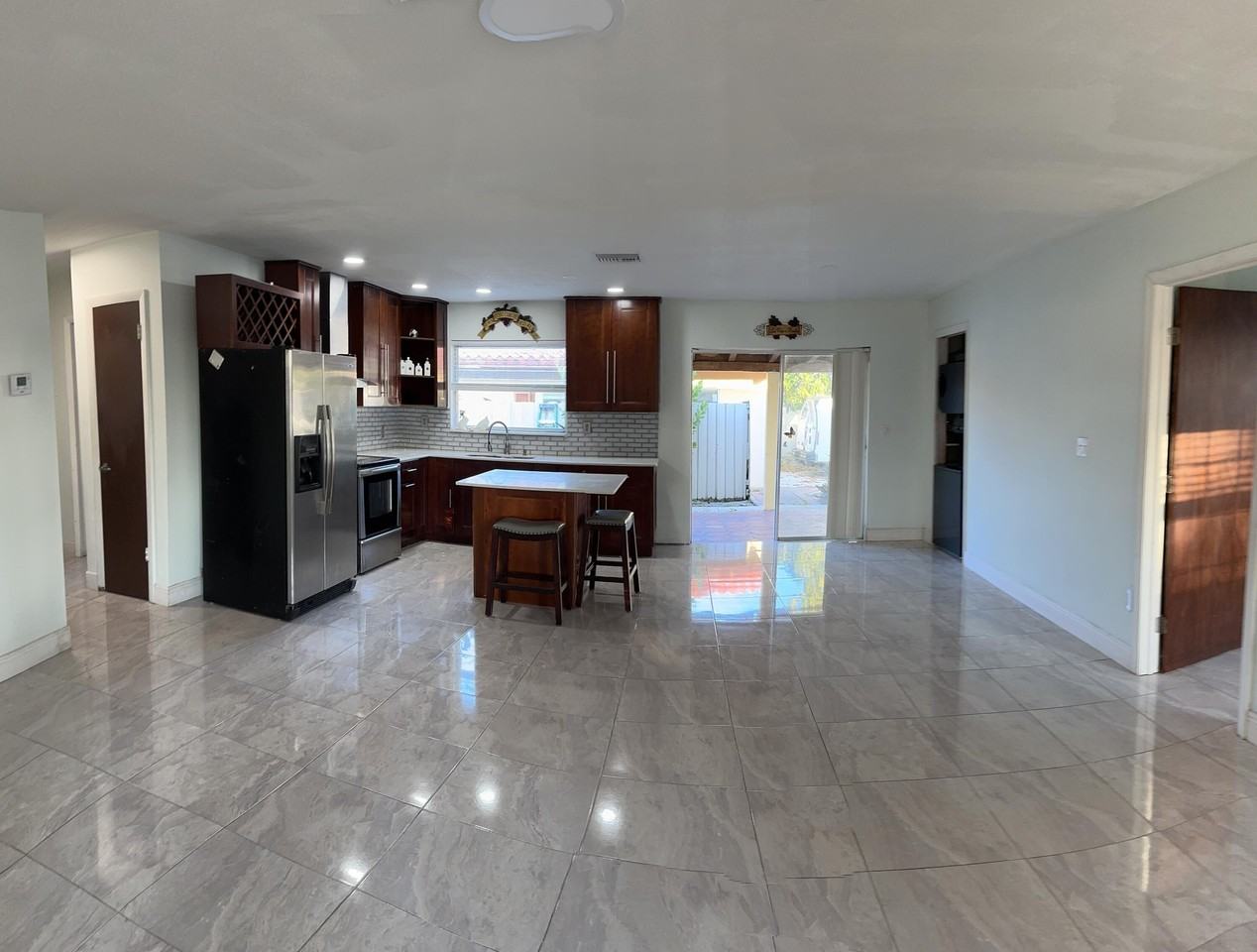 416 San Mateo Dr - Photo 3 of 3