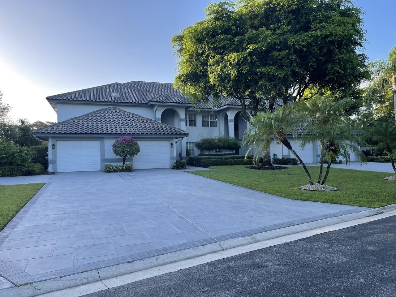 11530 Briarwood Cir Apt 1 - Photo 2 of 50