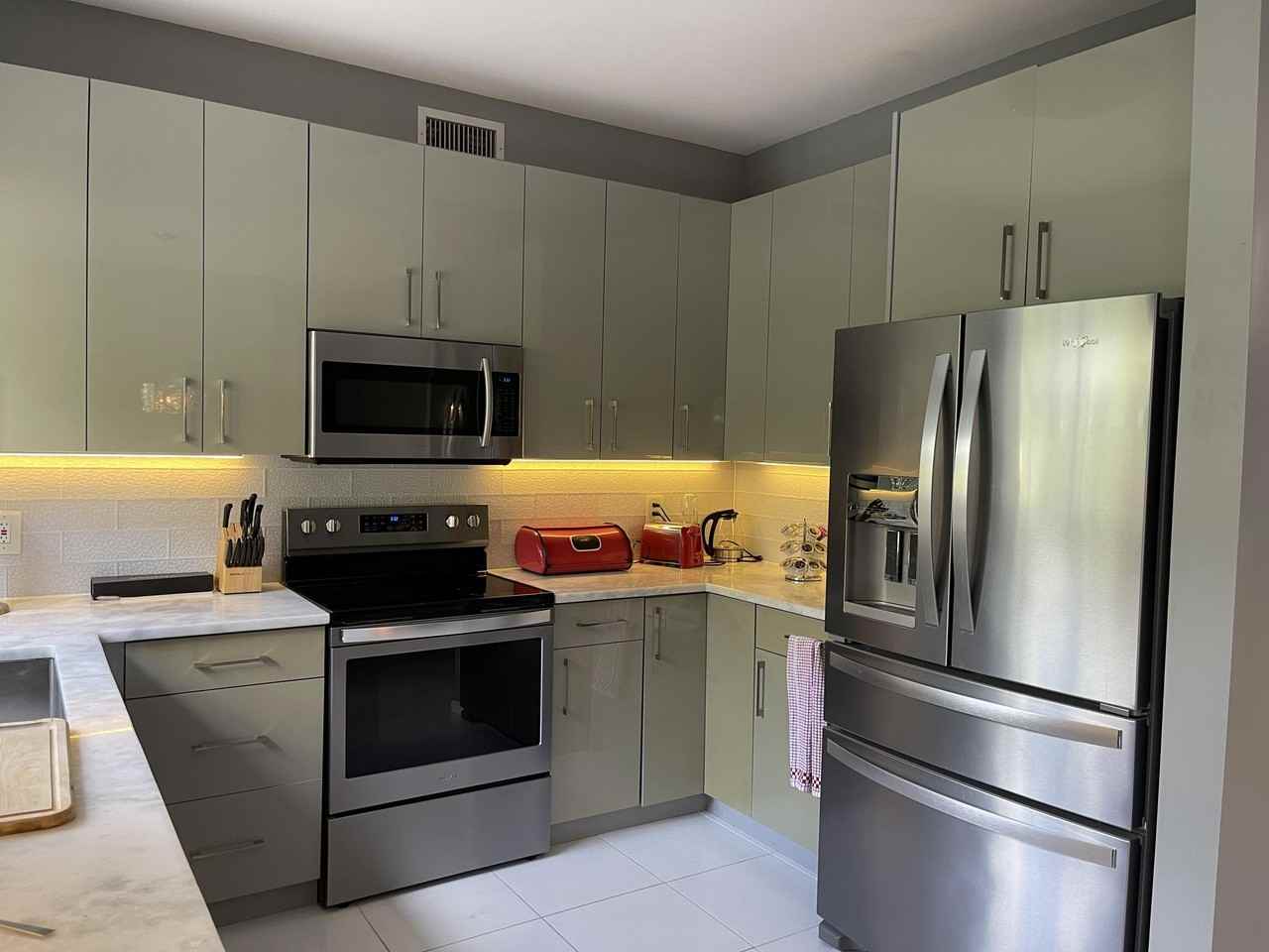 11530 Briarwood Cir Apt 1 - Photo 7 of 50