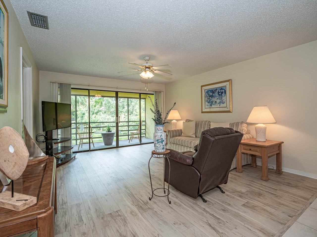 400 18th St Apt F7 - Photo 4 of 30