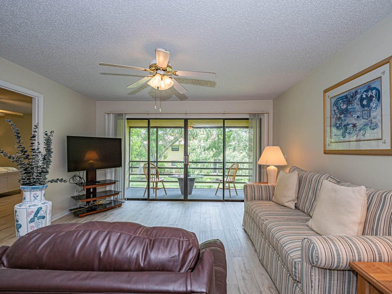 400 18th St Apt F7 - Photo 5 of 30